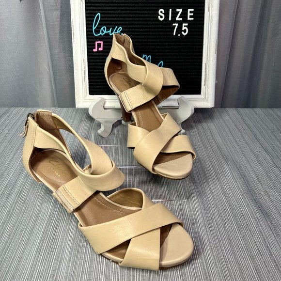 Clarks NUDE Florine Sashae Leather Sandal: Size 7.5 - Picture 2 of 14